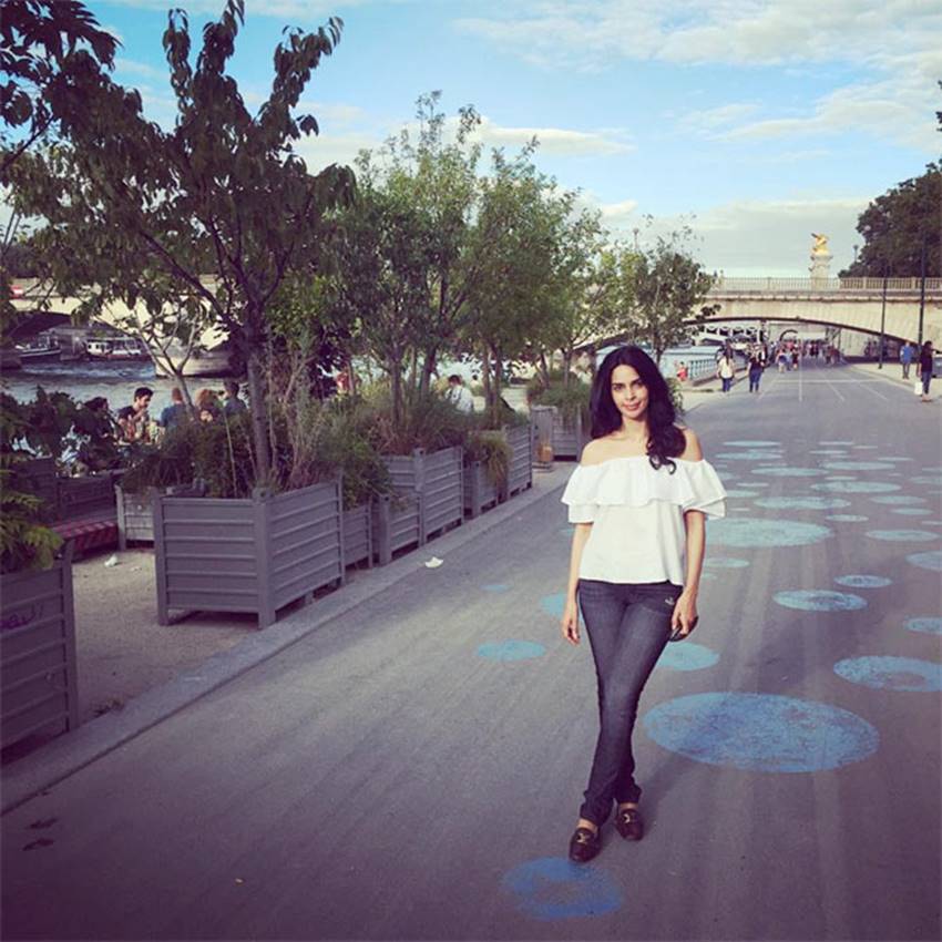 Mallika Sherawat, Mallika Sherawat Hot, Mallika Sherawat Sexy, Mallika Sherawat France Tour, Mallika Sherawat Yoga, Mallika Sherawat Instagram, Ranveer Singh, Bipasha Basu, Karan Singh Grover, Malaika Arora Khan, Parineeti Chopra, Asin, Ileana D'Cruz, Bollywood travles, Bollywood actress, entertainment news, entertainment Gallery, jansatta