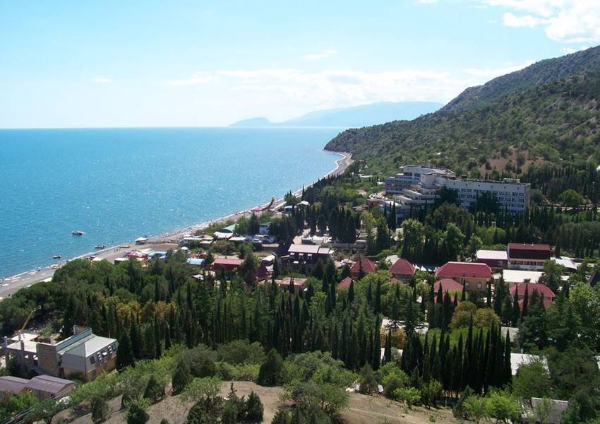 क्रीमिया 27 हजार वर्ग किमी में फैला है।