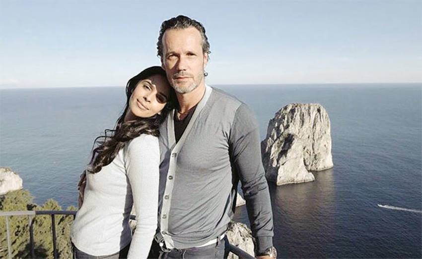 अपने प्यार Cyrille Auxenfans के साथ पोज देते हुए मल्लिका। (Image Source: Instagram)