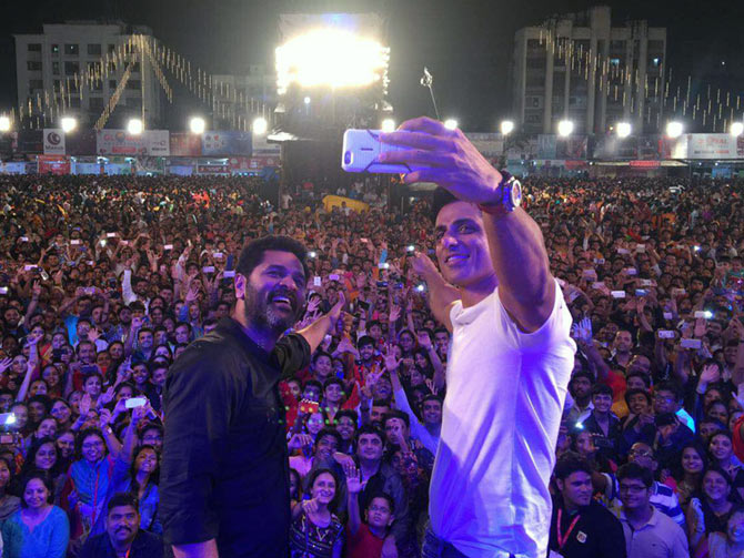 akshay kumar, amitabh bachchan, alia bhatt, aditya thakrey, aaditya thakrey, women saftey, bollywood star weekend, akshay kumar weekend, amitabh bachchan swacchh bharat, amitabh bachchan weekend, alia bhatt hot photos, alia bhatt photos, entertainment news, bollywood news