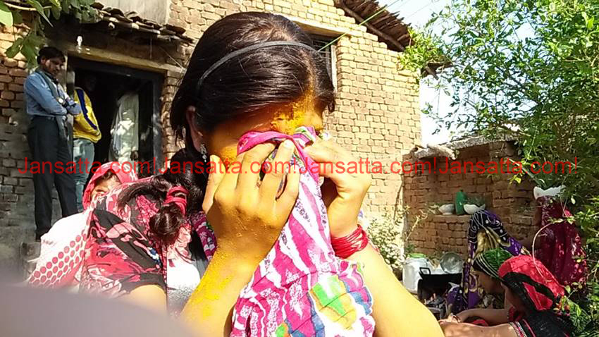 बात करते हुए भावुक हुईं भावना। (फोटो- राजेश चौरसिया)