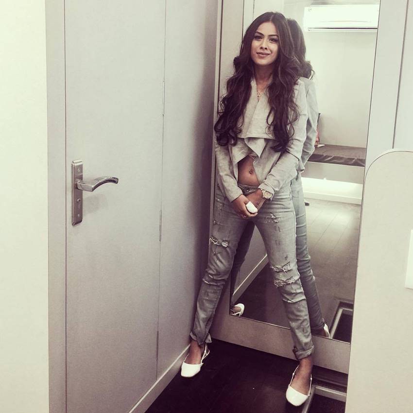 ek-hazaaron-mein-meri-behna-hai-star-nia-sharma-latest-pohtoshoot-hot-photos12