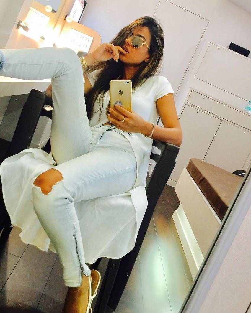 ek-hazaaron-mein-meri-behna-hai-star-nia-sharma-latest-pohtoshoot-hot-photos13