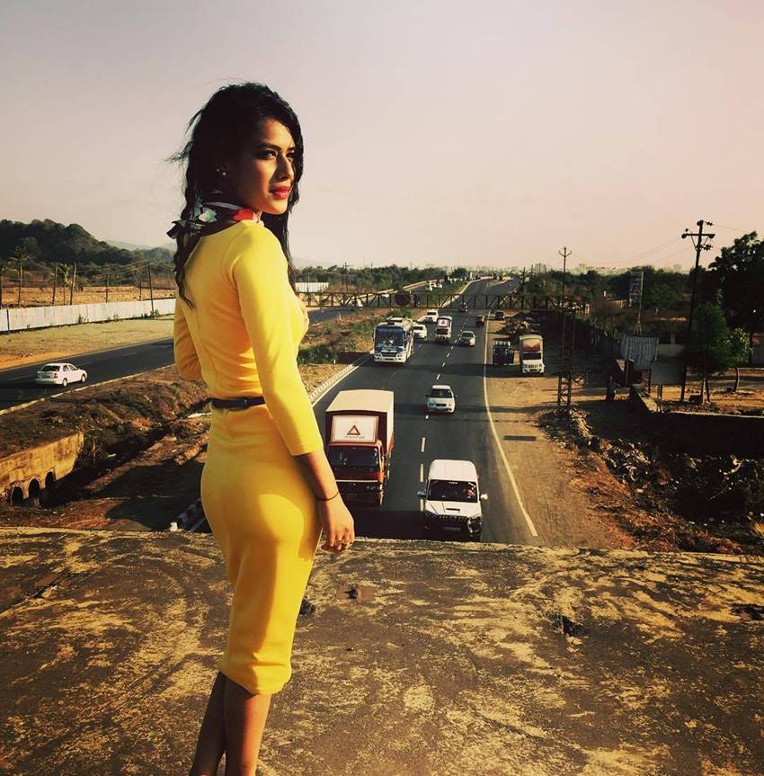 ek-hazaaron-mein-meri-behna-hai-star-nia-sharma-latest-pohtoshoot-hot-photos3