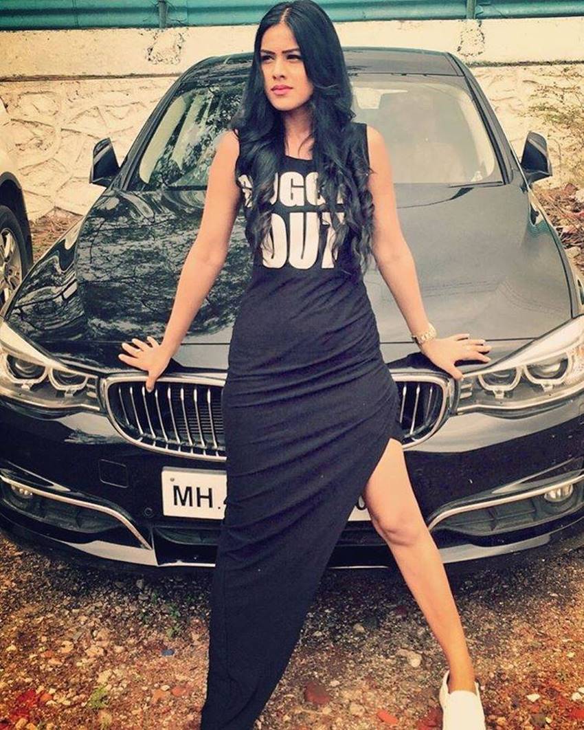 ek-hazaaron-mein-meri-behna-hai-star-nia-sharma-latest-pohtoshoot-hot-photos6