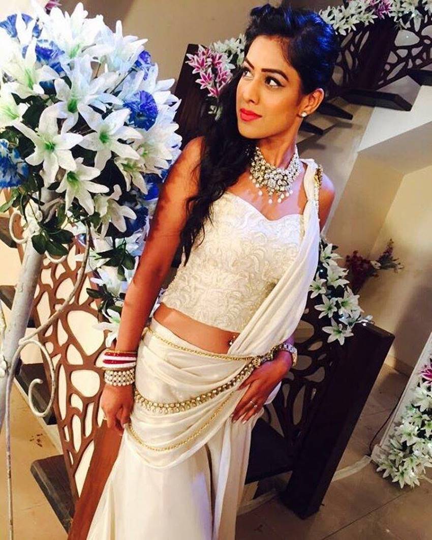 ek-hazaaron-mein-meri-behna-hai-star-nia-sharma-latest-pohtoshoot-hot-photos7