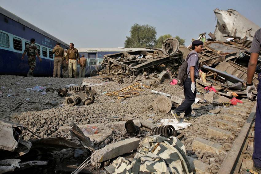 Indore Patna Express, Patna Indore Express, Train Derailed, Indore Patna Express Derailed, Train Accident, Railways, Kanpur Train Accident, Train Photos, Narendra Modi, Suresh Prabhu, Manoj Sinha, India, Jansatta
