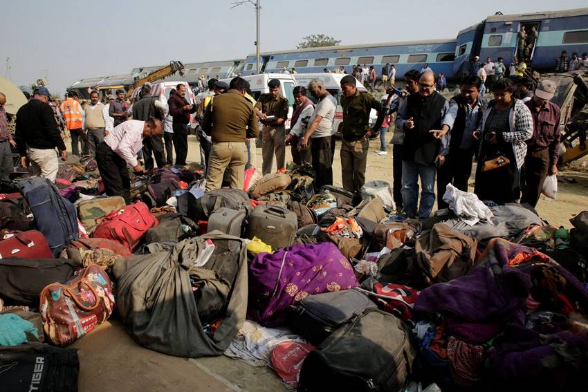 Indore Patna Express, Patna Indore Express, Train Derailed, Indore Patna Express Derailed, Train Accident, Railways, Kanpur Train Accident, Train Photos, Narendra Modi, Suresh Prabhu, Manoj Sinha, India, Jansatta