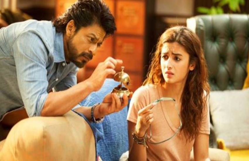dear zindagi, dear zindagi review, dear zindagi movie review, dear zindagi celeb review, dear zindagi movie, shahrukh khan, alia bhatt, gauri shinde, srk dear zindagi