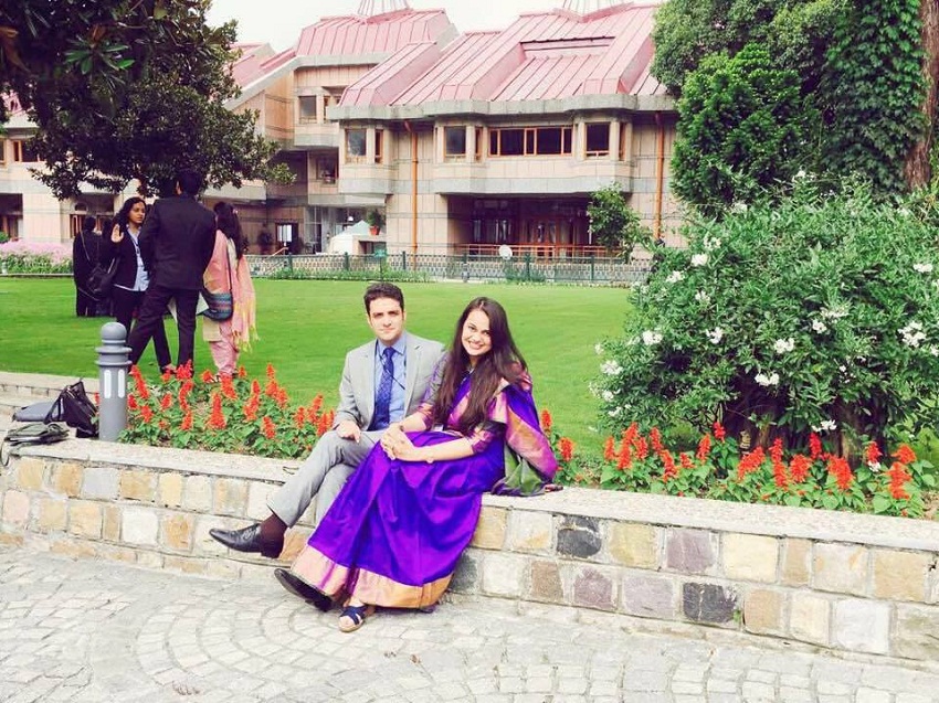 आईएएस अतहर आमिर और आईएएस टीना डाबी (तस्वीर-फेसबुक)