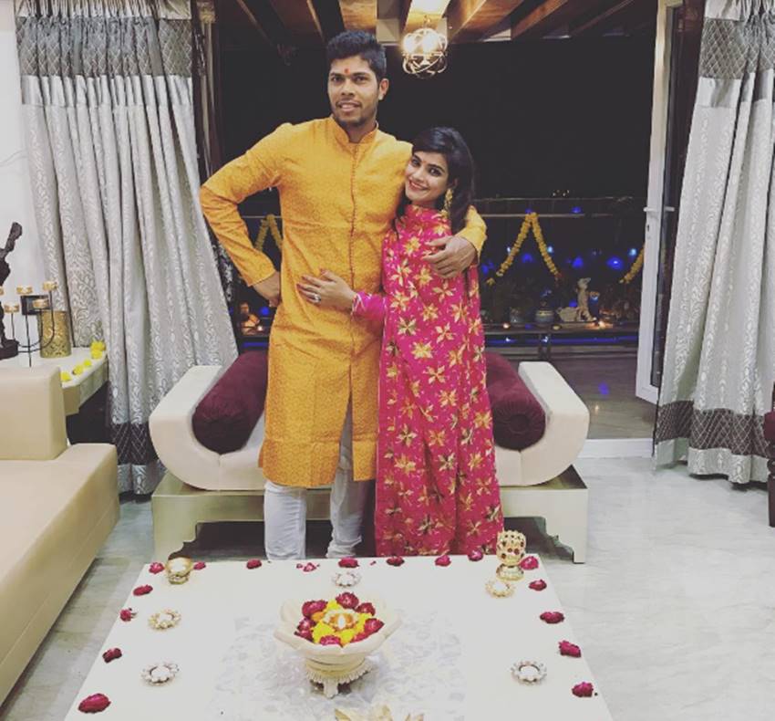 अपने पति उमेश यादव के साथ तानिया वाधवा। (Image Source: Instagram)