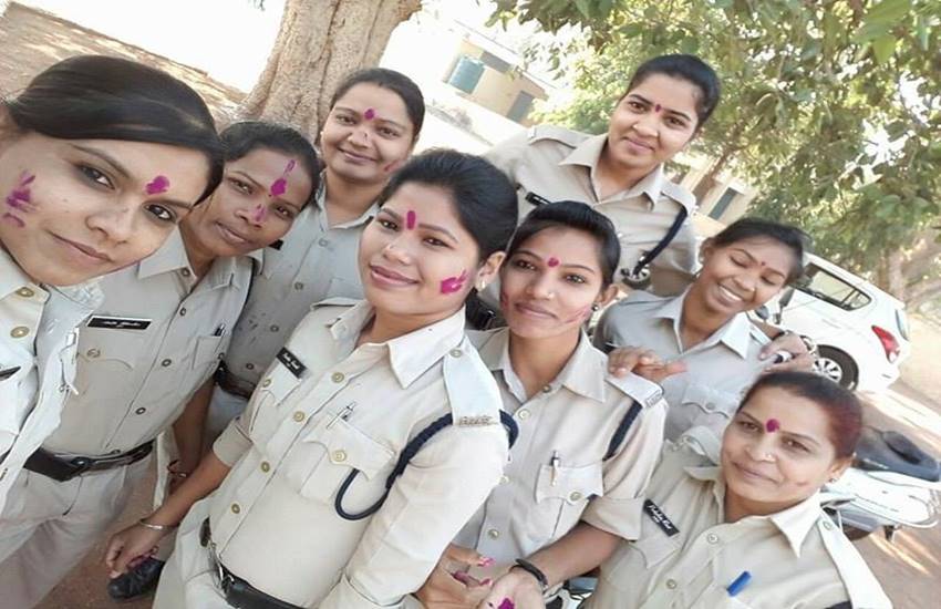 Police, Women Help, Diseased, Poor, Needy, Chhattisgarh