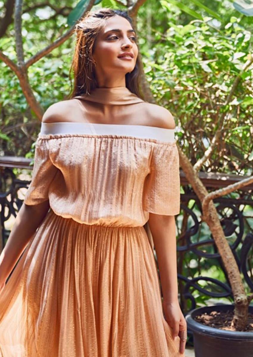 Sonam Kapoor, Sonam Kapoor photos, Sonam Kapoor pics, Sonam Kapoor photoshoot, Sonam Kapoor hot pics, Sonam Kapoor bikini pics, Sonam Kapoor pictures, Sonam Kapoor images, photos Sonam Kapoor, Sonam Kapoor instagram pics, Sonam Kapoor facebook pics, Sonam Kapoor instagram pictures, Sonam Kapoor movies, Sonam Kapoor news in hindi, सोनम कपूर, सोनम कपूर फोटो, actress Sonam Kapoor photos, Bollywood news in hindi, entertainment news