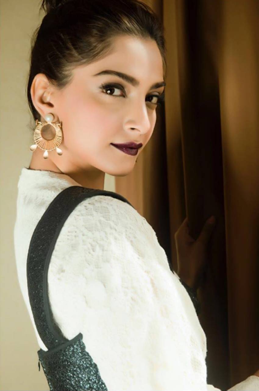 Sonam Kapoor, Sonam Kapoor photos, Sonam Kapoor pics, Sonam Kapoor photoshoot, Sonam Kapoor hot pics, Sonam Kapoor bikini pics, Sonam Kapoor pictures, Sonam Kapoor images, photos Sonam Kapoor, Sonam Kapoor instagram pics, Sonam Kapoor facebook pics, Sonam Kapoor instagram pictures, Sonam Kapoor movies, Sonam Kapoor news in hindi, सोनम कपूर, सोनम कपूर फोटो, actress Sonam Kapoor photos, Bollywood news in hindi, entertainment news