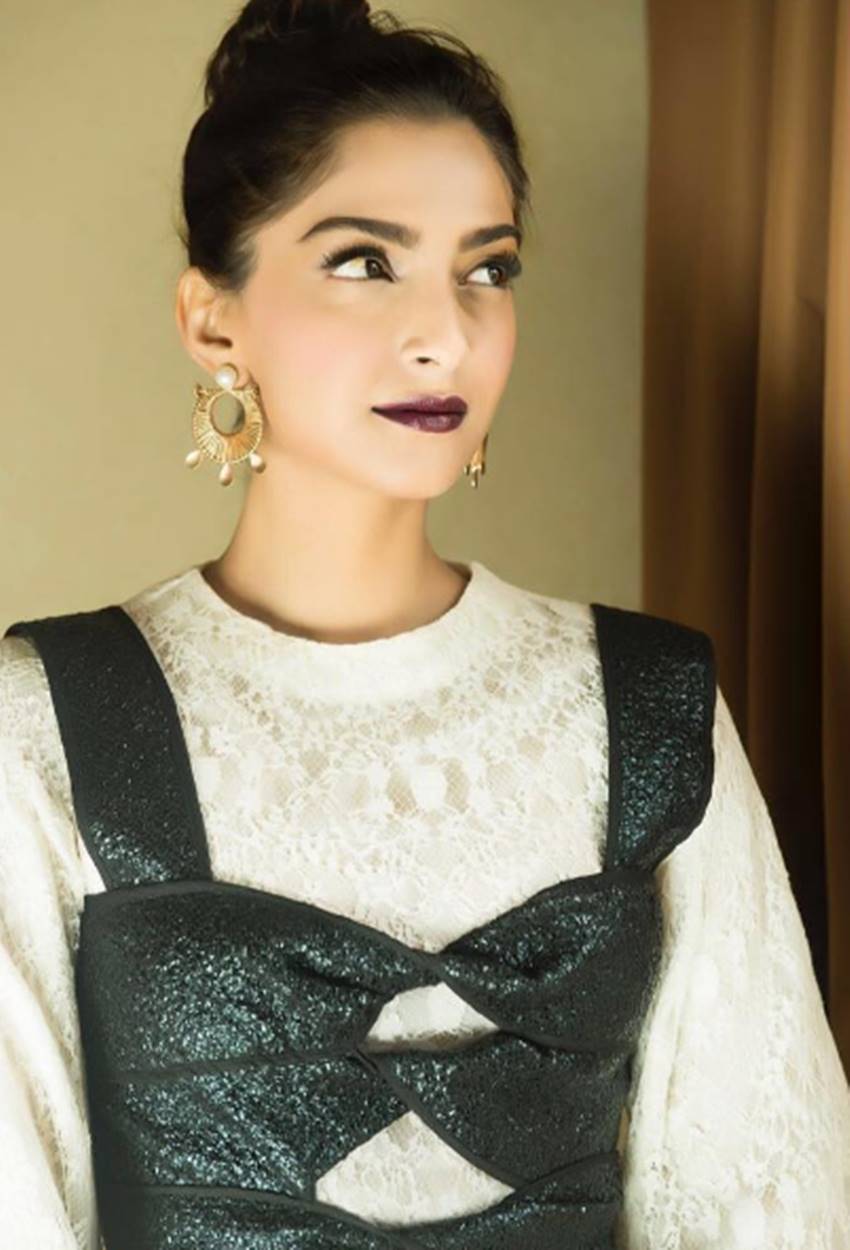 Sonam Kapoor, Sonam Kapoor photos, Sonam Kapoor pics, Sonam Kapoor photoshoot, Sonam Kapoor hot pics, Sonam Kapoor bikini pics, Sonam Kapoor pictures, Sonam Kapoor images, photos Sonam Kapoor, Sonam Kapoor instagram pics, Sonam Kapoor facebook pics, Sonam Kapoor instagram pictures, Sonam Kapoor movies, Sonam Kapoor news in hindi, सोनम कपूर, सोनम कपूर फोटो, actress Sonam Kapoor photos, Bollywood news in hindi, entertainment news