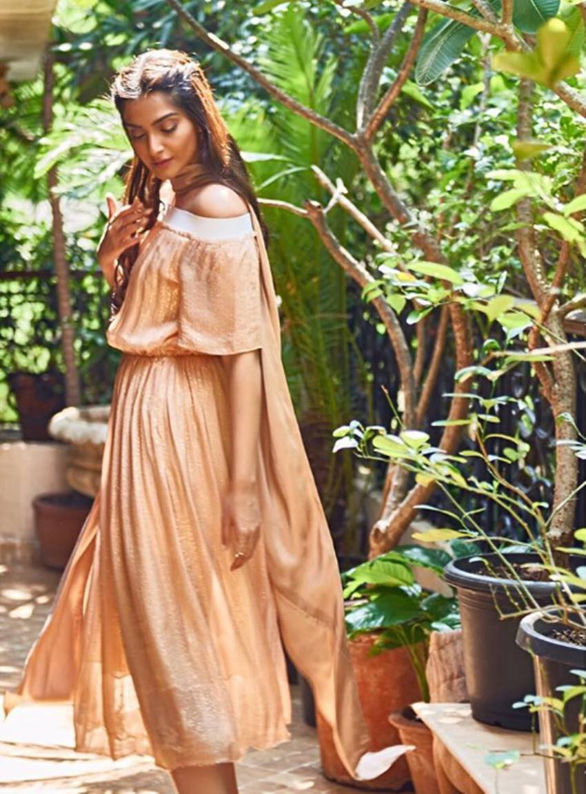 Sonam Kapoor, Sonam Kapoor photos, Sonam Kapoor pics, Sonam Kapoor photoshoot, Sonam Kapoor hot pics, Sonam Kapoor bikini pics, Sonam Kapoor pictures, Sonam Kapoor images, photos Sonam Kapoor, Sonam Kapoor instagram pics, Sonam Kapoor facebook pics, Sonam Kapoor instagram pictures, Sonam Kapoor movies, Sonam Kapoor news in hindi, सोनम कपूर, सोनम कपूर फोटो, actress Sonam Kapoor photos, Bollywood news in hindi, entertainment news