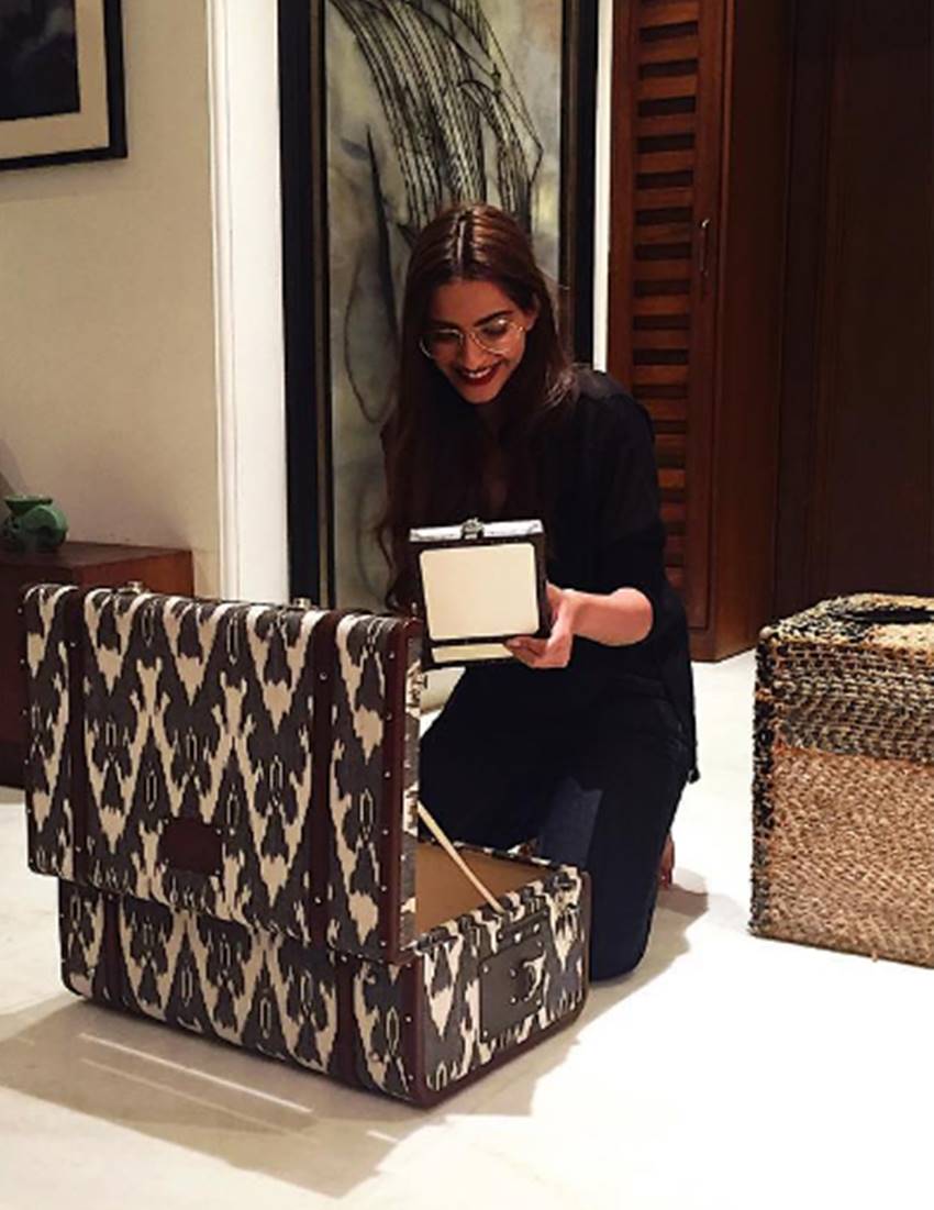 Sonam Kapoor, Sonam Kapoor photos, Sonam Kapoor pics, Sonam Kapoor photoshoot, Sonam Kapoor hot pics, Sonam Kapoor bikini pics, Sonam Kapoor pictures, Sonam Kapoor images, photos Sonam Kapoor, Sonam Kapoor instagram pics, Sonam Kapoor facebook pics, Sonam Kapoor instagram pictures, Sonam Kapoor movies, Sonam Kapoor news in hindi, सोनम कपूर, सोनम कपूर फोटो, actress Sonam Kapoor photos, Bollywood news in hindi, entertainment news