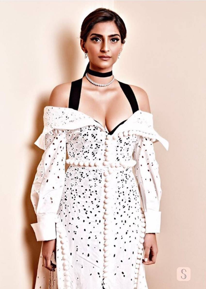 Sonam Kapoor, Sonam Kapoor photos, Sonam Kapoor pics, Sonam Kapoor photoshoot, Sonam Kapoor hot pics, Sonam Kapoor bikini pics, Sonam Kapoor pictures, Sonam Kapoor images, photos Sonam Kapoor, Sonam Kapoor instagram pics, Sonam Kapoor facebook pics, Sonam Kapoor instagram pictures, Sonam Kapoor movies, Sonam Kapoor news in hindi, सोनम कपूर, सोनम कपूर फोटो, actress Sonam Kapoor photos, Bollywood news in hindi, entertainment news