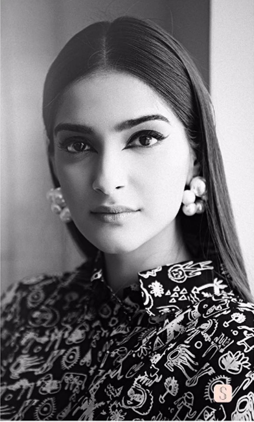 Sonam Kapoor, Sonam Kapoor photos, Sonam Kapoor pics, Sonam Kapoor photoshoot, Sonam Kapoor hot pics, Sonam Kapoor bikini pics, Sonam Kapoor pictures, Sonam Kapoor images, photos Sonam Kapoor, Sonam Kapoor instagram pics, Sonam Kapoor facebook pics, Sonam Kapoor instagram pictures, Sonam Kapoor movies, Sonam Kapoor news in hindi, सोनम कपूर, सोनम कपूर फोटो, actress Sonam Kapoor photos, Bollywood news in hindi, entertainment news