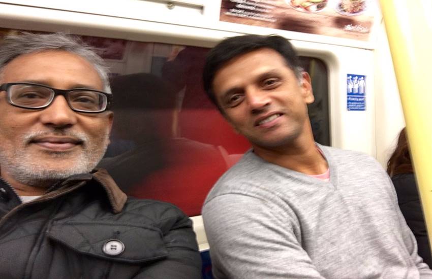 मेट्रो से यात्रा करते हुए राहुल द्रविड़।(Photo: Twitter)