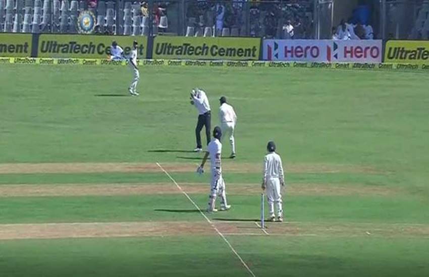 भुवनेश्वर कुमार का थ्रो लेग अंपायर पॉल रेफेल के सिर में आकर लगा।(Photo: Twitter)