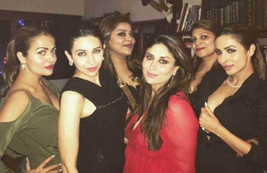 Merry Christmas, kareena kapoor khan, kareena Merry Christmas, Saif Ali Khan, Saif Ali Khan pics, kareena saif pics, kareena kapoor latest pics, kareena baby, kareena taimur, taimur ali khan, kareena Christmas celebration, kareena Christmas celebration, entertainment news, Merry Christmas photos, bollywood Merry Christmas, bollywood news in hindi, entertainment news in hindi