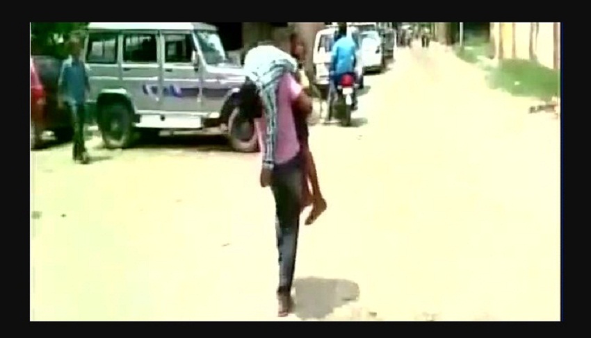 Man carried son on shoulder, UP Man with son on shoulder, ANI