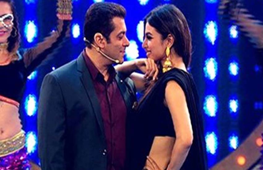 salman khan, mouni roy, super night with tubelight, super night with tubelight salman mouni, sunil grover, sunil grover salman show, super night with tubelight news, super night with tubelight images, entertainment news