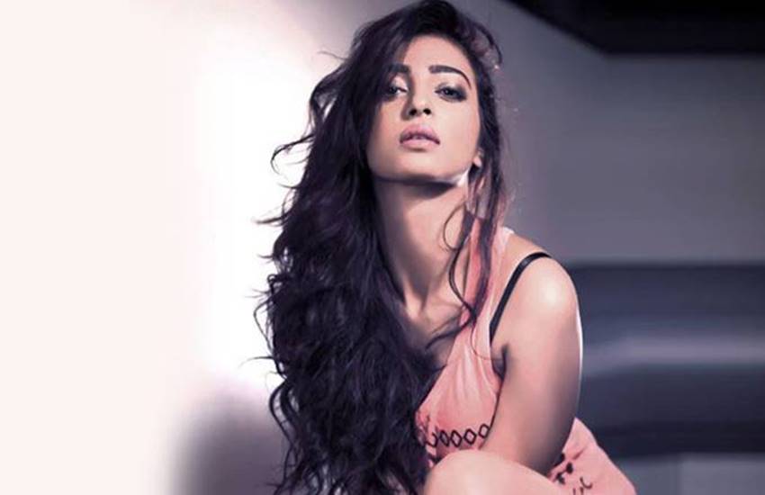 top controversy of bollywood, biggest controversies in bollywood, latest bollywood controversies, radhika apte controversy, radhika apte selfie, radhika apte selfie controversy, kareena kapoor controversy, kareena kapoor love jihad controversy