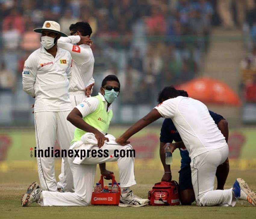 india vs sri lanka match, india vs sri lanka test match, smog, india vs sri lanka cricket match halted due to smog, firozshah kotla test, india vs sri lanka test in delhi, smog interruted india vs sri lanka match, sri lanka team with masks in kotla test, smog in india, pollution in india, jansatta blog, blog in hindi, jansatta