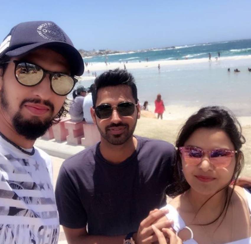 Bhuvneshwar Kumar with wife and ishant sharma