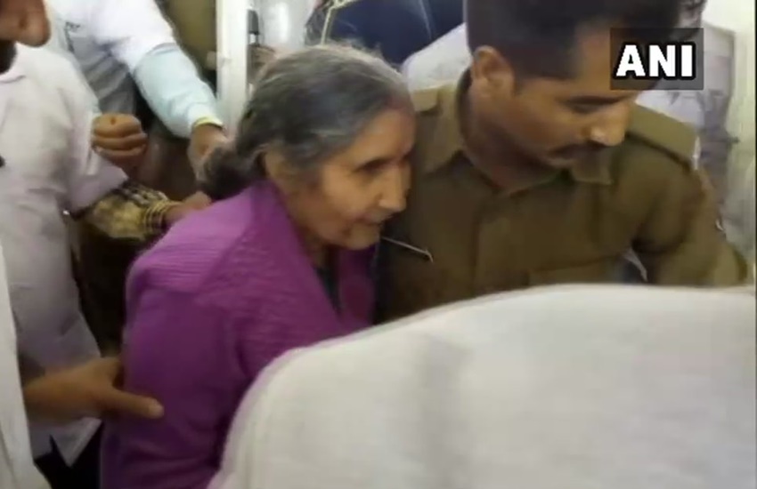 pm modi, pm modi wife, jashodaben, jashodaben narendrabhai modi, pm modi wife accident, jashodaben accident news, jashodaben accident, narendra modi, narendra modi wife, narendra modi wife accident, narendra modi wife accident news, narendra modi latest news, jashodaben modi accident news