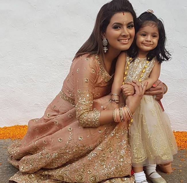 Harbhajan Singh and wife Geeta Basra, Geeta basra latest photos, Geeta Basra Attend marriage, Bhajji's Wife geeta basra, Actress geeta basra