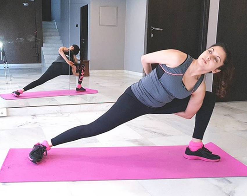 Bhagyashree, Bhagyashree pics, Bhagyashree photos, Bhagyashree pictures, Bhagyashree new pics, Bhagyashree new photos, Bhagyashree fitness, Bhagyashree gym, Bhagyashree exercise, Bhagyashree fitness pics, Bhagyashree workout, Salman Khan, Salman Khan actress, Heroine Bhagyashree, Actress Bhagyashree, Actress Bhagyashree pics, Actress Bhagyashree photos, photo gallery