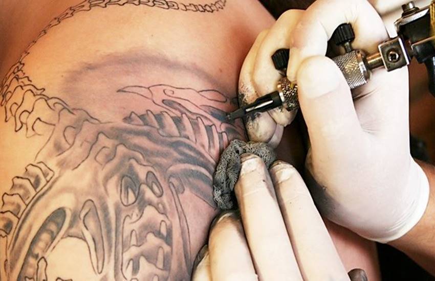 कैंसर सहित कई त्वचा रोगों की वजह हो सकती है टैटू के लिए इस्तेमाल की जाने वाली स्याही | Jansatta