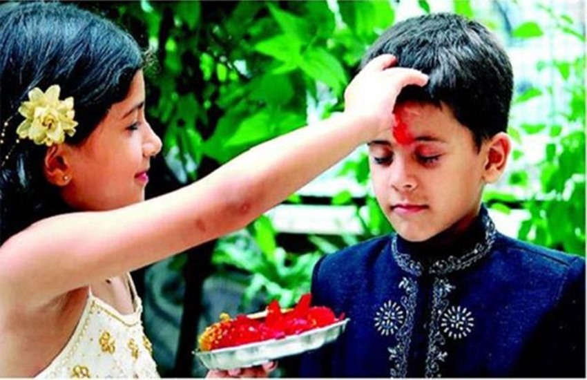 Happy Bhai Dooj 2018, Bhai Dooj Whatsapp messages, Bhai Dooj Facebook Status, Bhai Dooj Messages, Bhai Dooj SMS, Bhai Dooj Quotes, Bhai Dooj Images, Bhai Dooj Wall papers, religion news in hindi, jansatta, lifestyle, lifestyle news