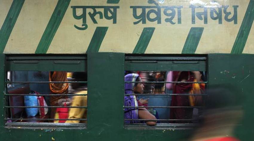 Indian Railways, Senior Citizens Quota in Indian Railways, Senior Citizens Quota Rules, Senior Citizens Quota Ticket Concession, Senior Citizens Quota Facilities, Wheel Chair, Ladies Compartment, Ladies Reservation in Indian Railways, Rules, Reservation, Concession, Facilities, Utility News, Hindi News