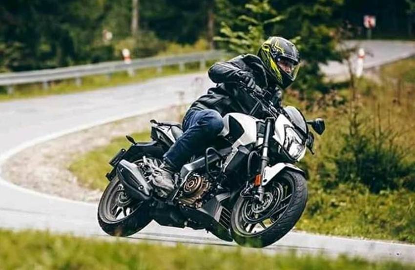 2019 Bajaj Dominar 400, Bajaj Dominar 400, Bajaj Dominar, Dominar 400, Launch, Royal Enfield Classic 350, Royal Enfield, RE Classic 350, Classic 350, Specifications, Features, Car Bike News, Business News, Auto News, Hindi News