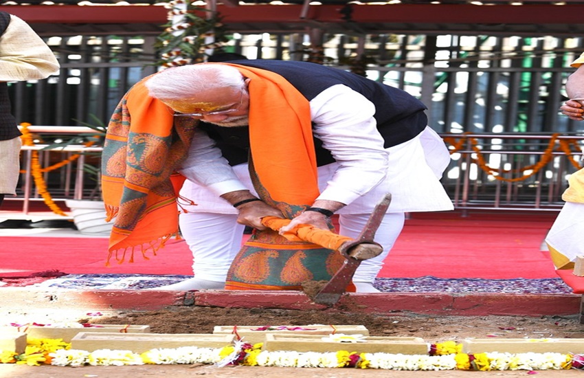 pm modi inaugurating at kashi