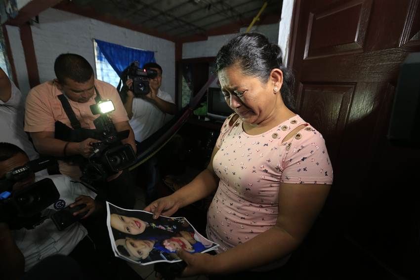 America Mexico Migrant Crisis, Migrant Crisis, Startling Photo, Father and Daughter Drowned Photo, Father & Daughter Picture, Father and Daughter Deadbody Photo, United States Border, Mexico US Border, Aylan Kurdi, Syria, Moment, Ramirez Daughter, Immigration, Photography, US Border Patrol, Brownsville TX, International News, Hindi News