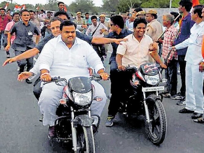 Rahul without helmet