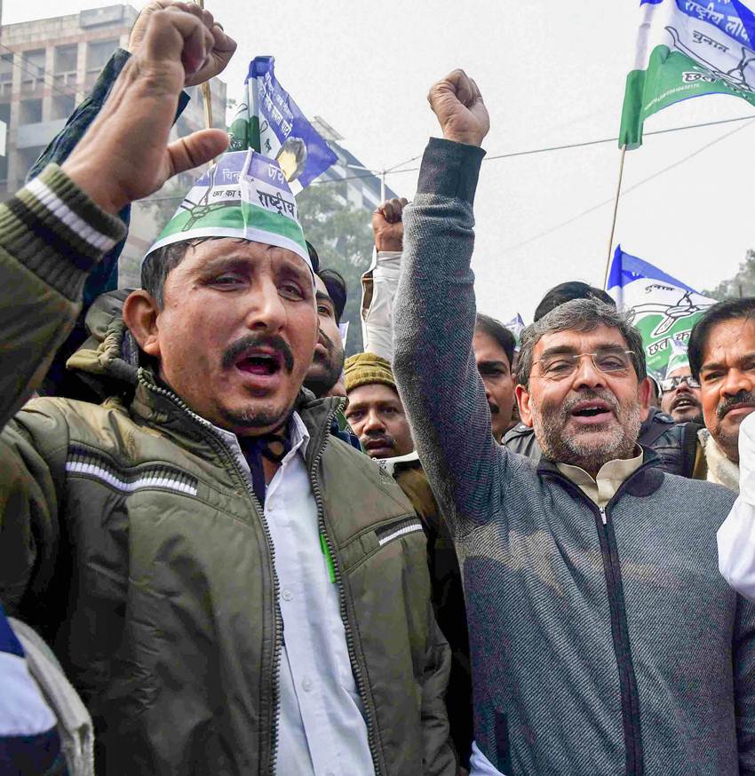 CAA, CAB, NRC, Bihar Bandh, RJD, Tejashwi Yadav, Congress, RLSP, Action, Rally, Protest, Jam, Rail Track, Train, Road, Vehicles, Traffic, State, Bihar, State News, Hindi News, India News, Jansatta News