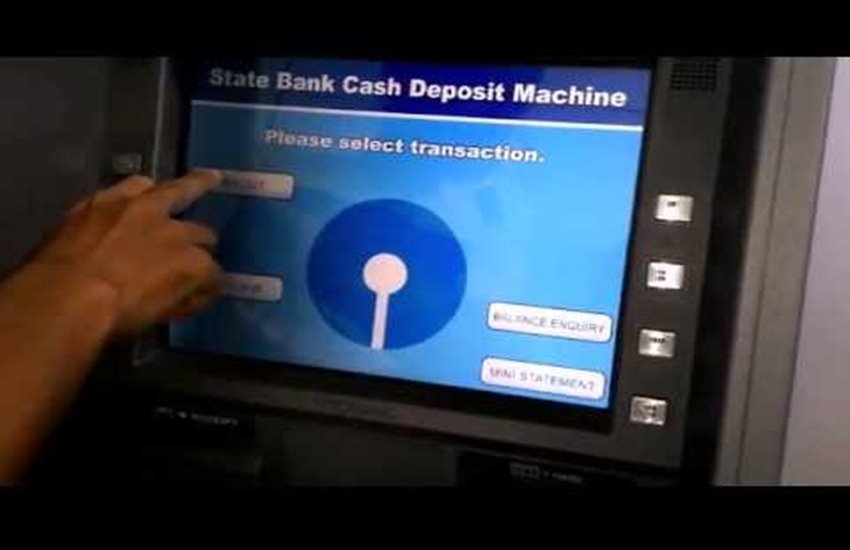 ATM में आसानी से जमा कर सकते हैं कैश, बैंक में लाइन लगाने का कोई झंझट
