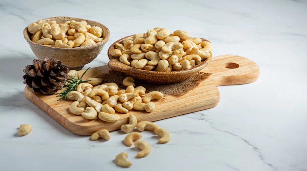 Do Cashew Nuts Cause Weight Gain? know the truthक्या काजू खाने से बढ़