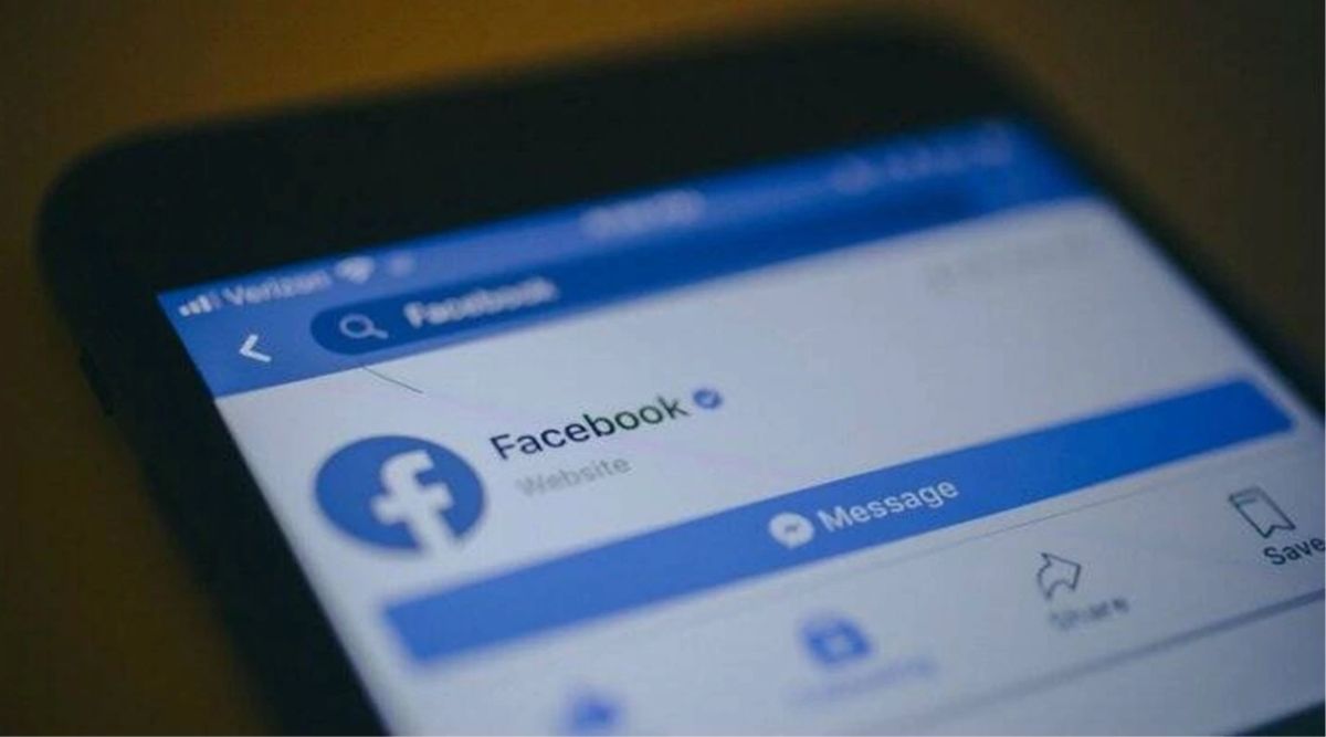 Facebook down facebook glitch floods users feeds from people dont know