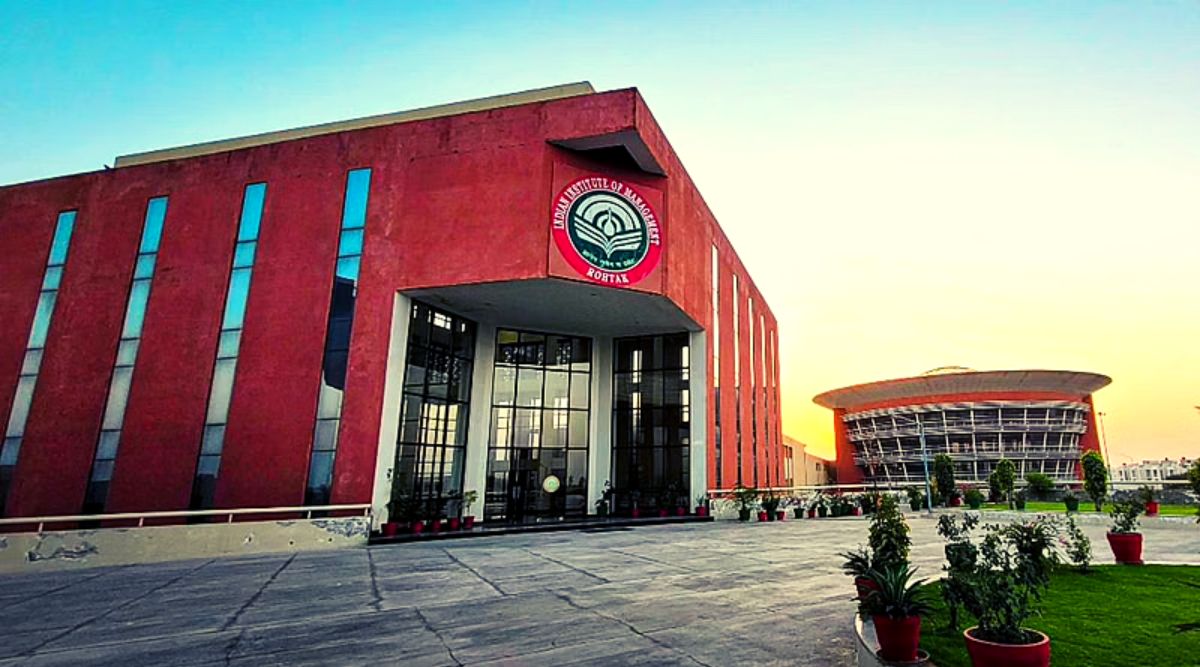 irregularities worth crores in iim rohtaks by CAG know full details कैग रिपोर्ट में दावा IIM