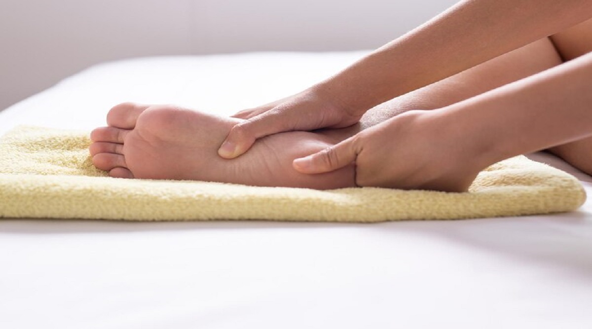 these 3 vitamins deficiency can cause of crack heels, know how to