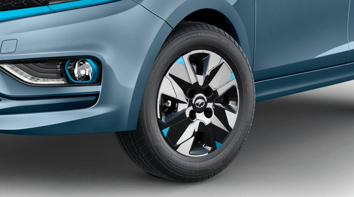 Top 3 Electric Cars Under 10 Lakh PMV EaS E Tata Tiago EV Mahindra E