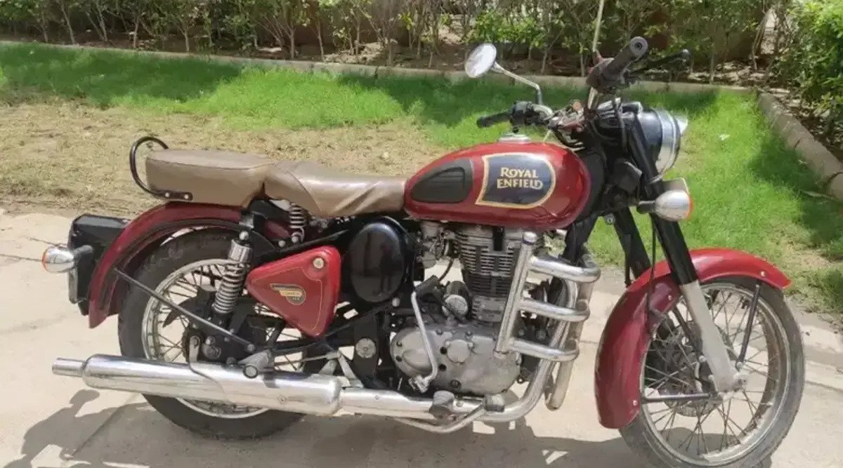 Second Hand Royal Enfield Classic 350 in 55 thousand with finance plan read complete details of