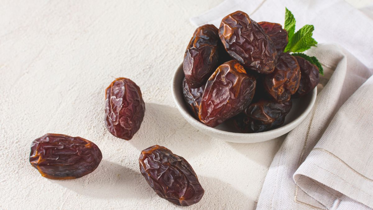 Dates with milk Health benefits and Soaked dates are beneficial for men
